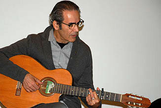 Paco de Borja cantando