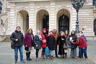 Participantes del Club y el Taller en el exterior